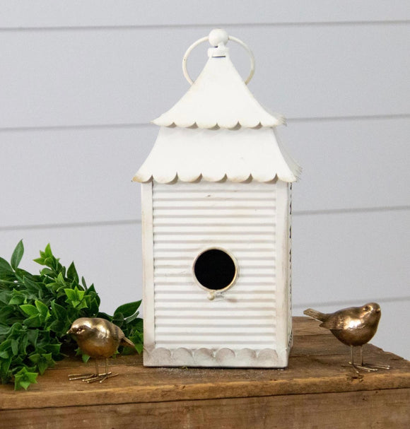 Birdhouse with Scalloped Roof