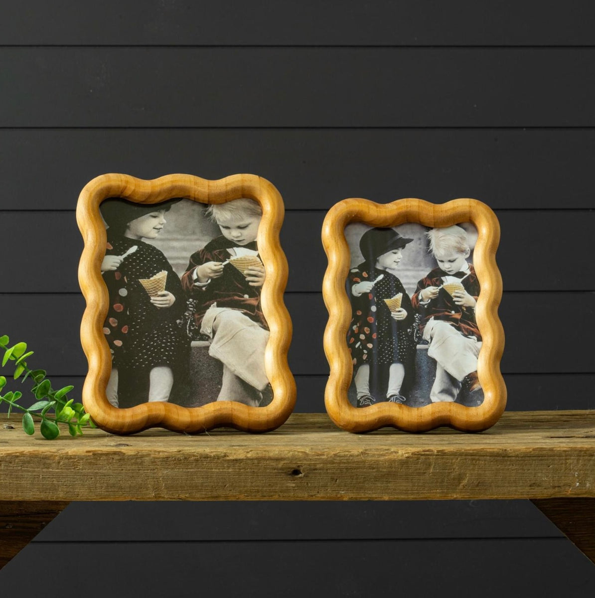 Wavy Photo Frame Set – G&DFarms